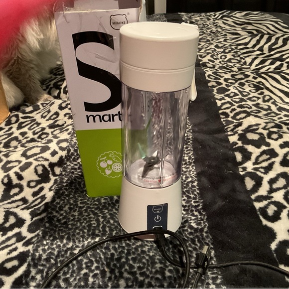 Smart and portable blender - Picture 2 of 3